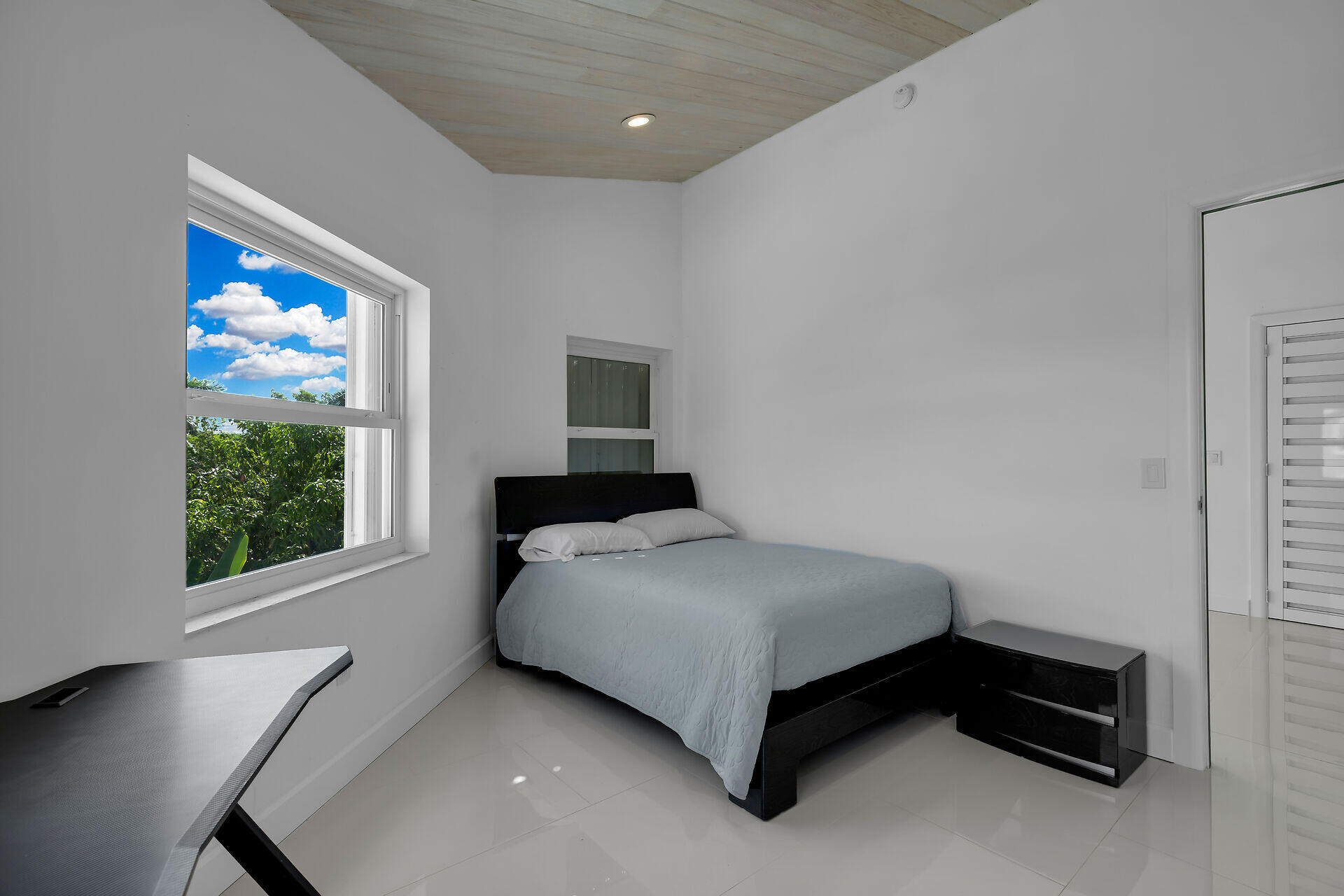 209 Corsair Road Duck Key, FL 33050 - Photo 19 of 38 Upstais Guest Bedroom