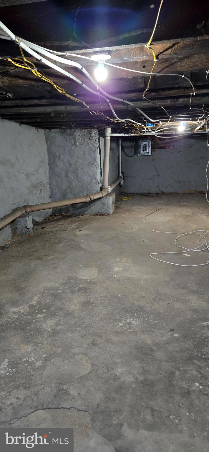 1609 South LeCount Street Philadelphia, PA 19145 - Photo 8 of 12 a view of an empty room