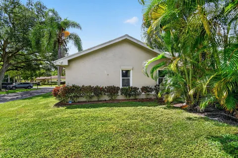a view of a house with backyard and garden
