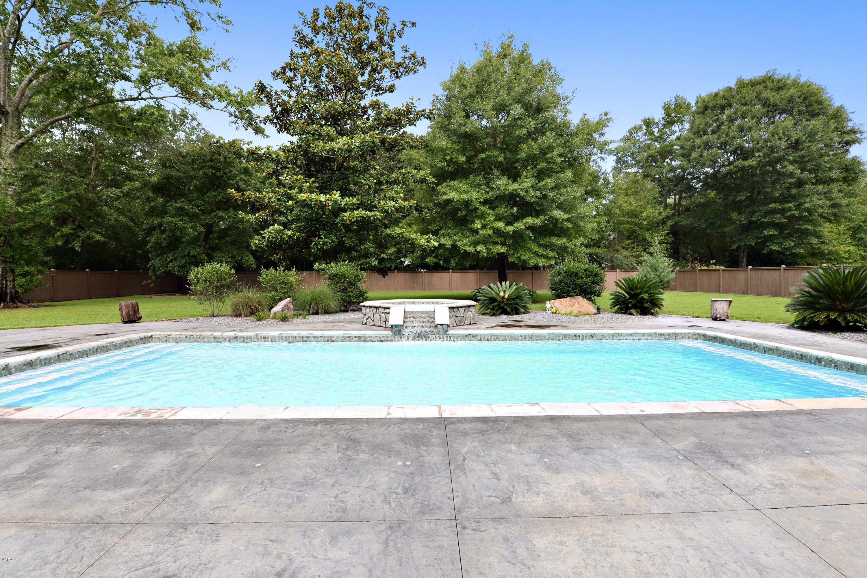 12465 Raintree Place Biloxi, MS 39532 - Photo 31 of 39 033
