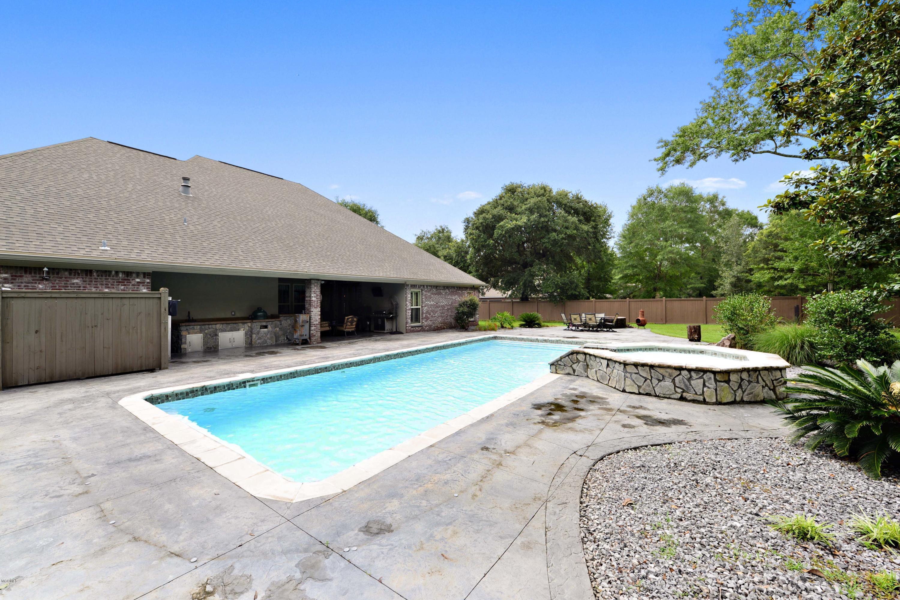 12465 Raintree Place Biloxi, MS 39532 - Photo 33 of 39 035