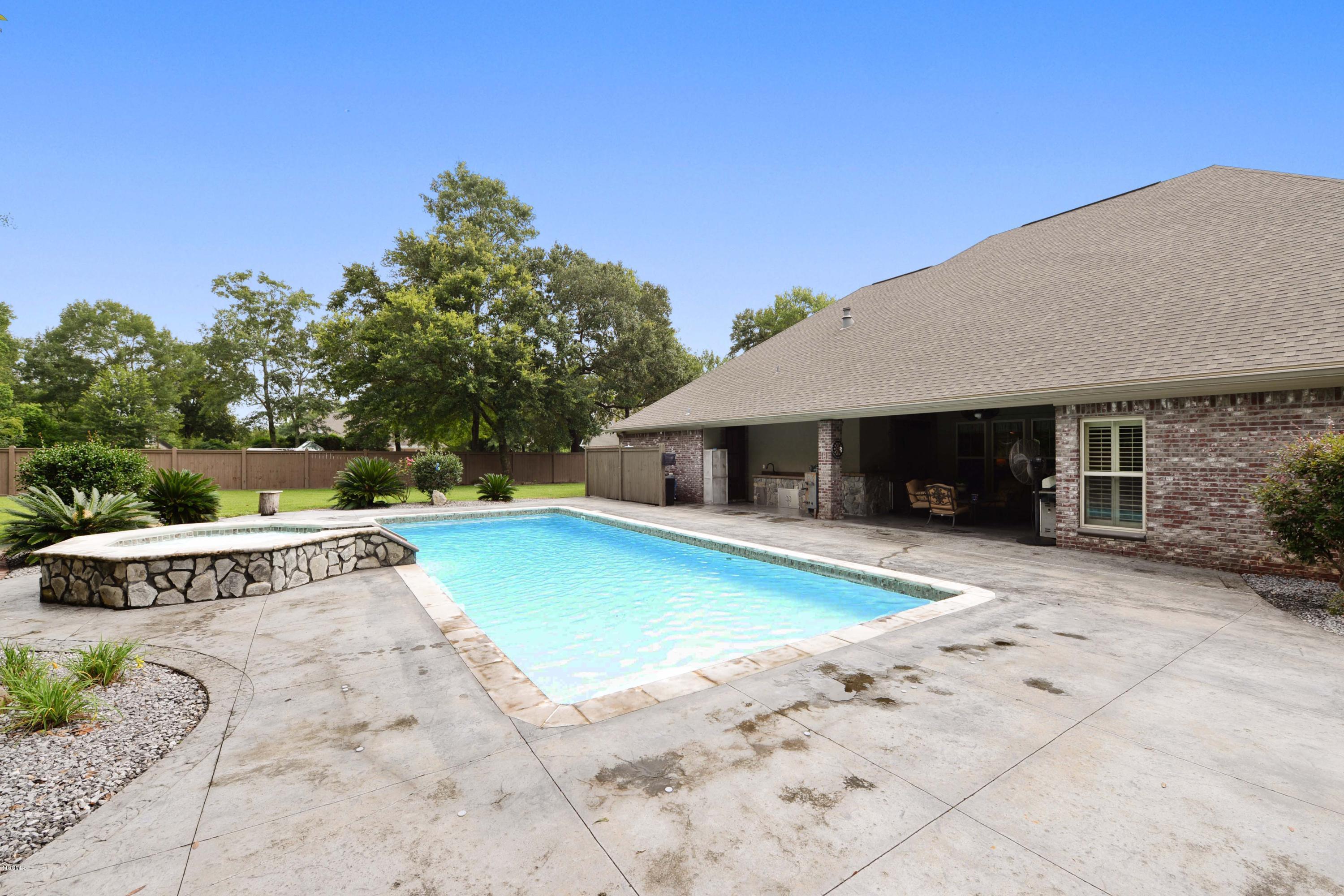 12465 Raintree Place Biloxi, MS 39532 - Photo 34 of 39 036