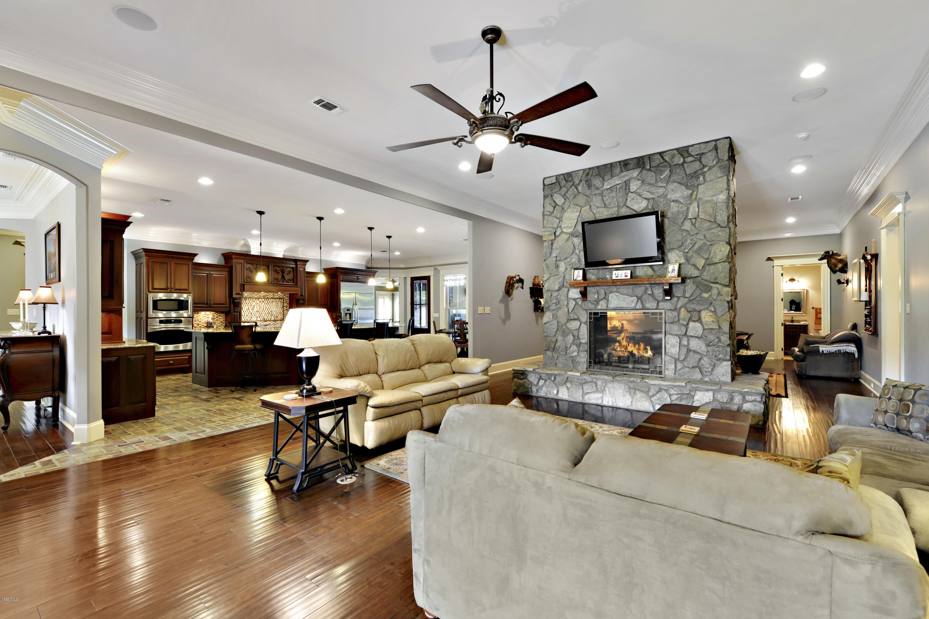 12465 Raintree Place Biloxi, MS 39532 - Photo 4 of 39 005