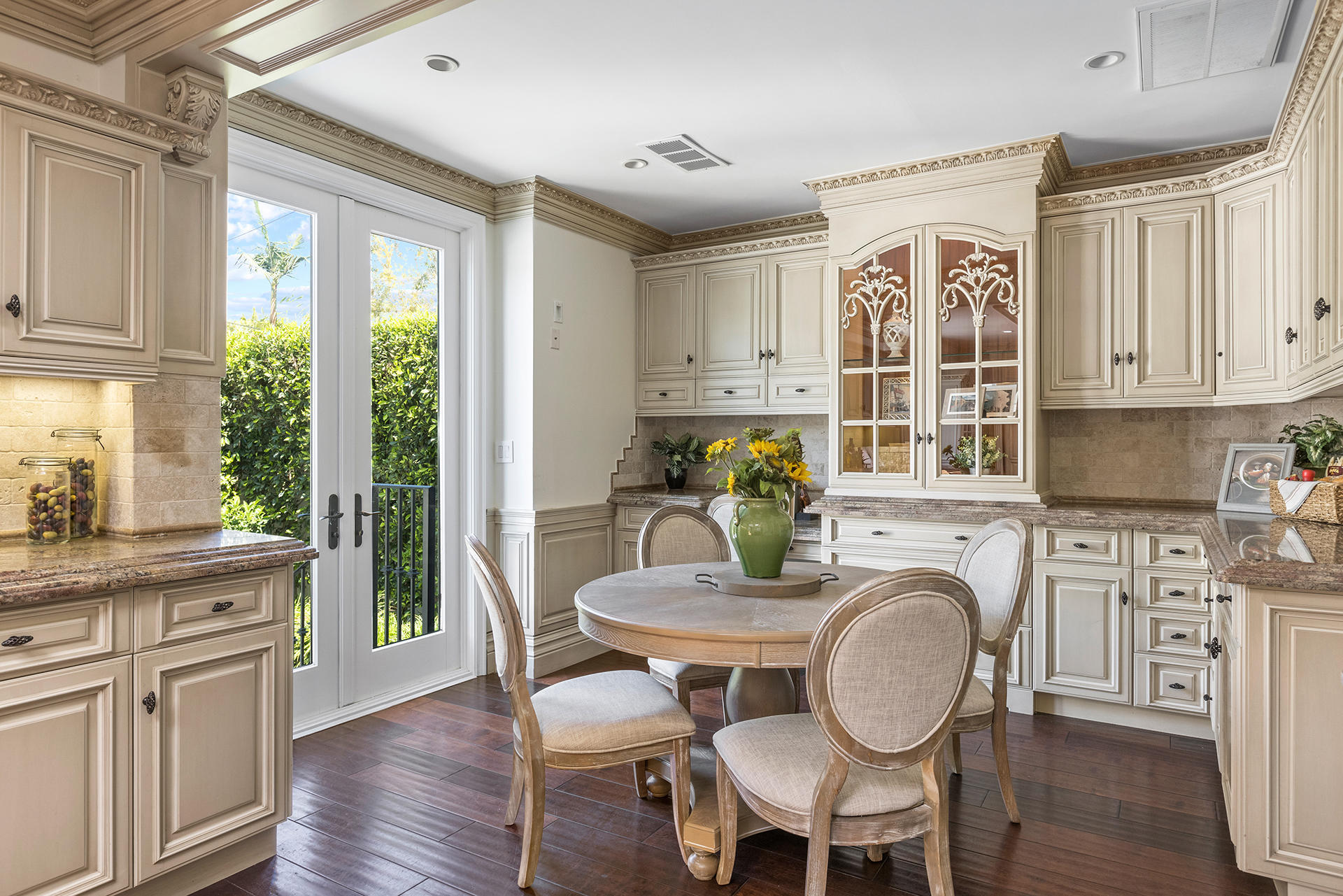 506 North Crescent Drive Beverly Hills, CA 90210 - Photo 15 of 36 a view of dining table and window