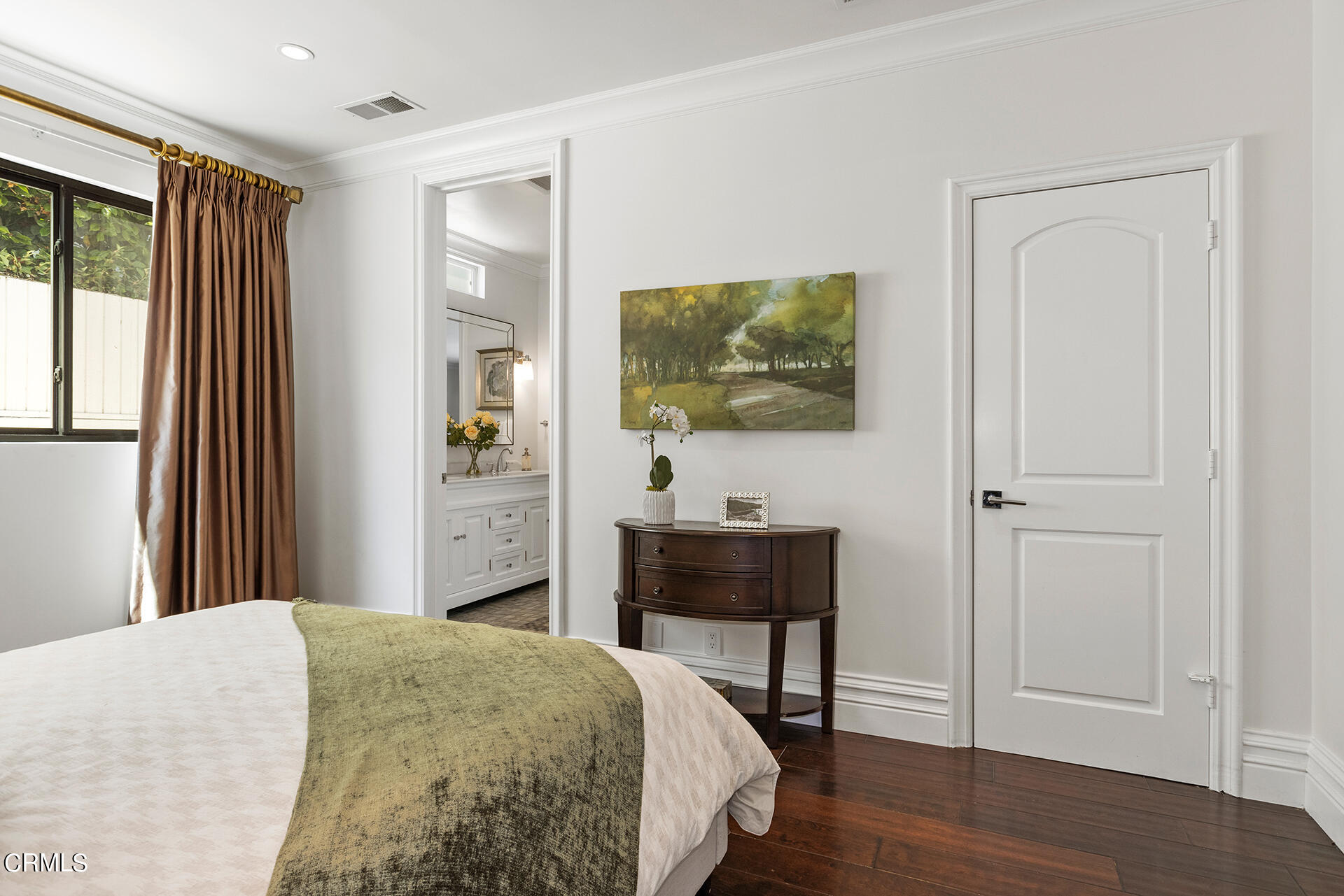 506 North Crescent Drive Beverly Hills, CA 90210 - Photo 23 of 36 a bedroom with a bed and a table