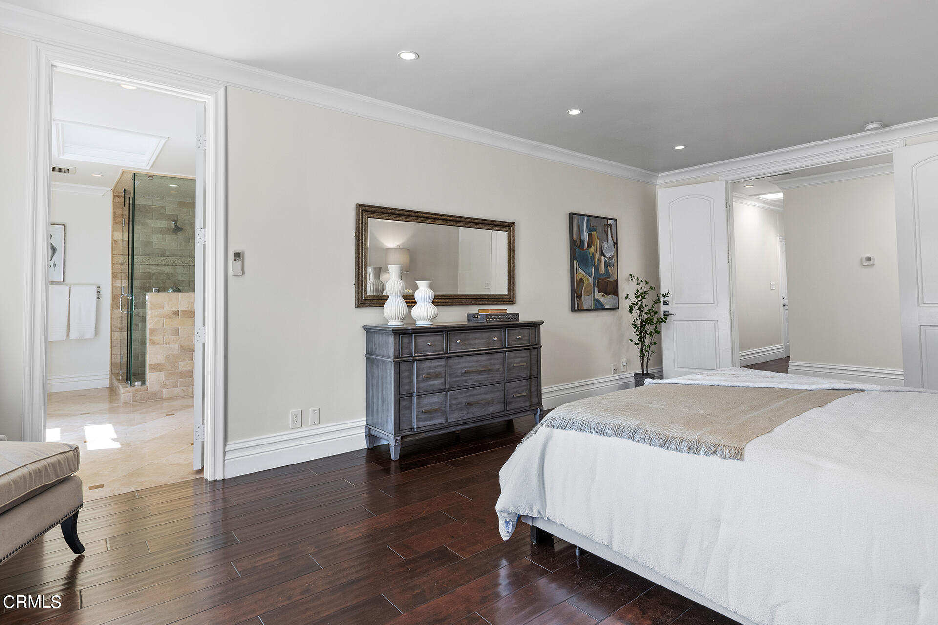 506 North Crescent Drive Beverly Hills, CA 90210 - Photo 28 of 36 a bed room with a bed and dresser