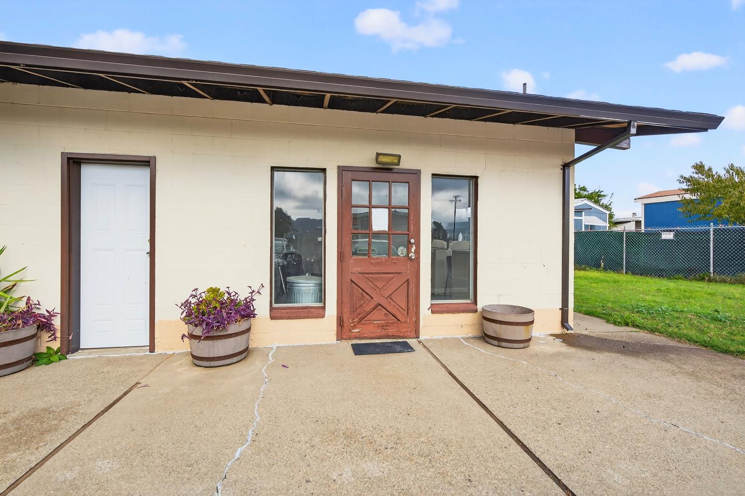 3435 Marfargoa, Unit 48 Stockton, CA 95215 - Photo 20 of 22 a view of a porch with furniture and garden