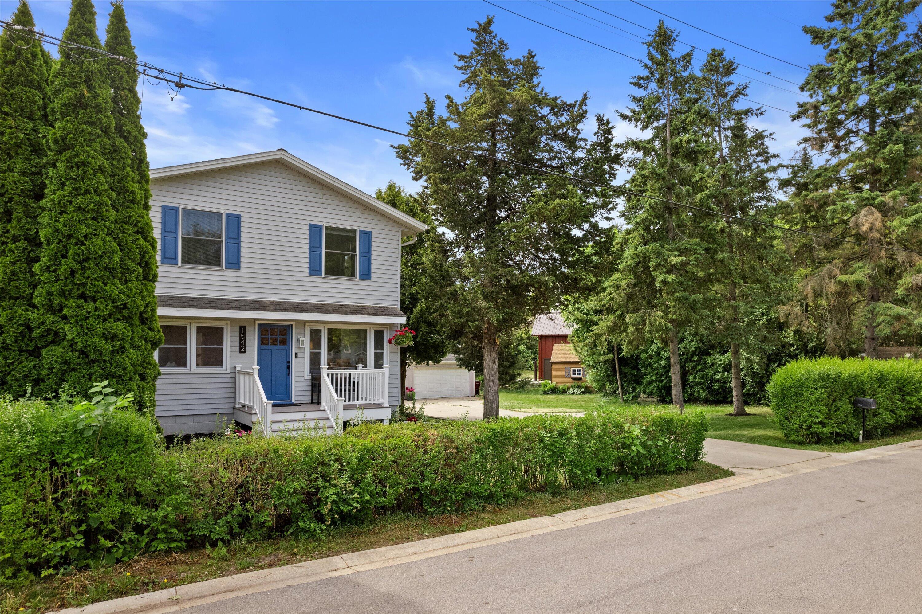 1542 3rd Street Delafield, WI 53018 - Photo 42 of 55 02-DJI_0831