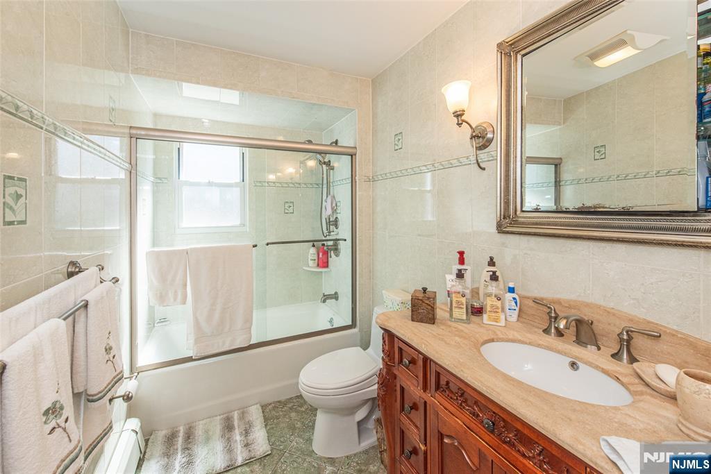 424 Oak Street Ridgefield, NJ 07657 - Photo 23 of 39 Gallery Image 23
