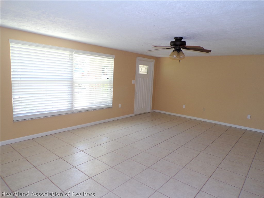 232 Lakeside Road Sebring, FL 33870 - Photo 3 of 33 Gallery Image 3