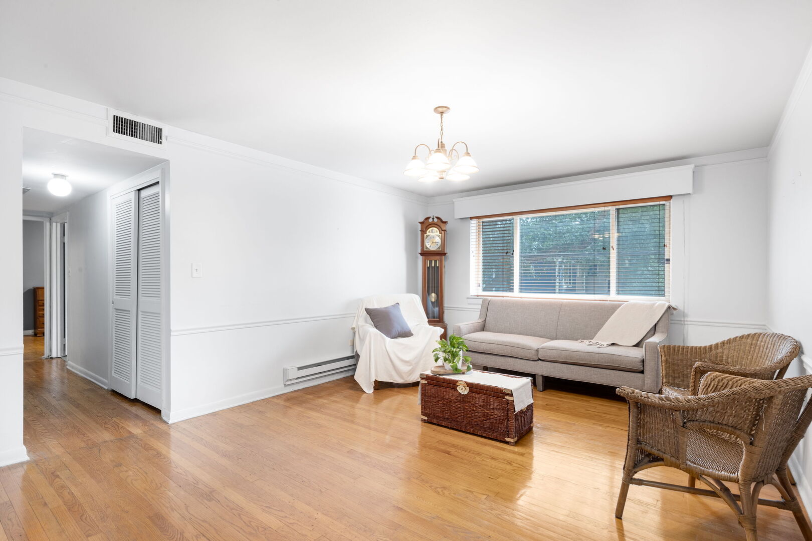 737 Ridge Avenue, Unit 2H Evanston, IL 60202 - Photo 3 of 23 Gallery Image 3