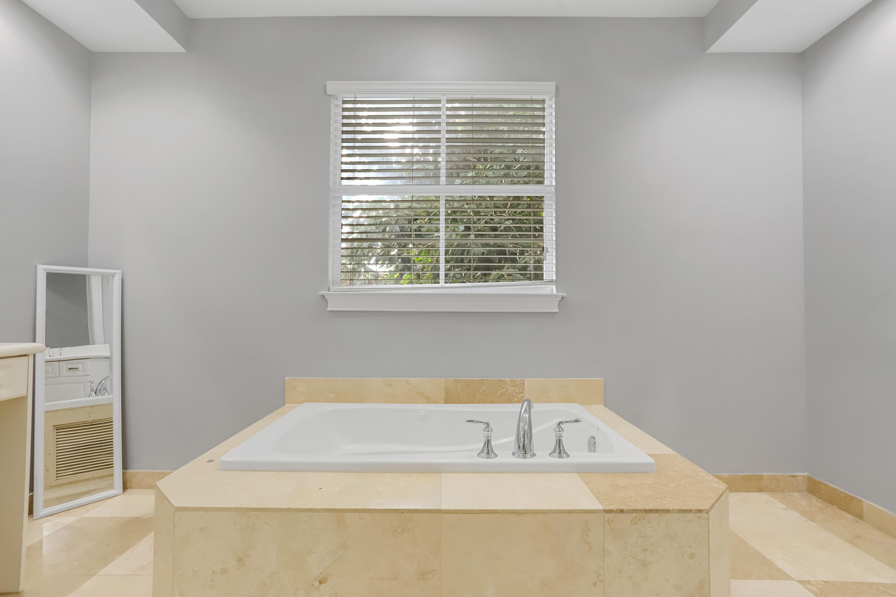 138 Via Palma Lane Boca Raton, FL 33487 - Photo 24 of 41 IMG_0669