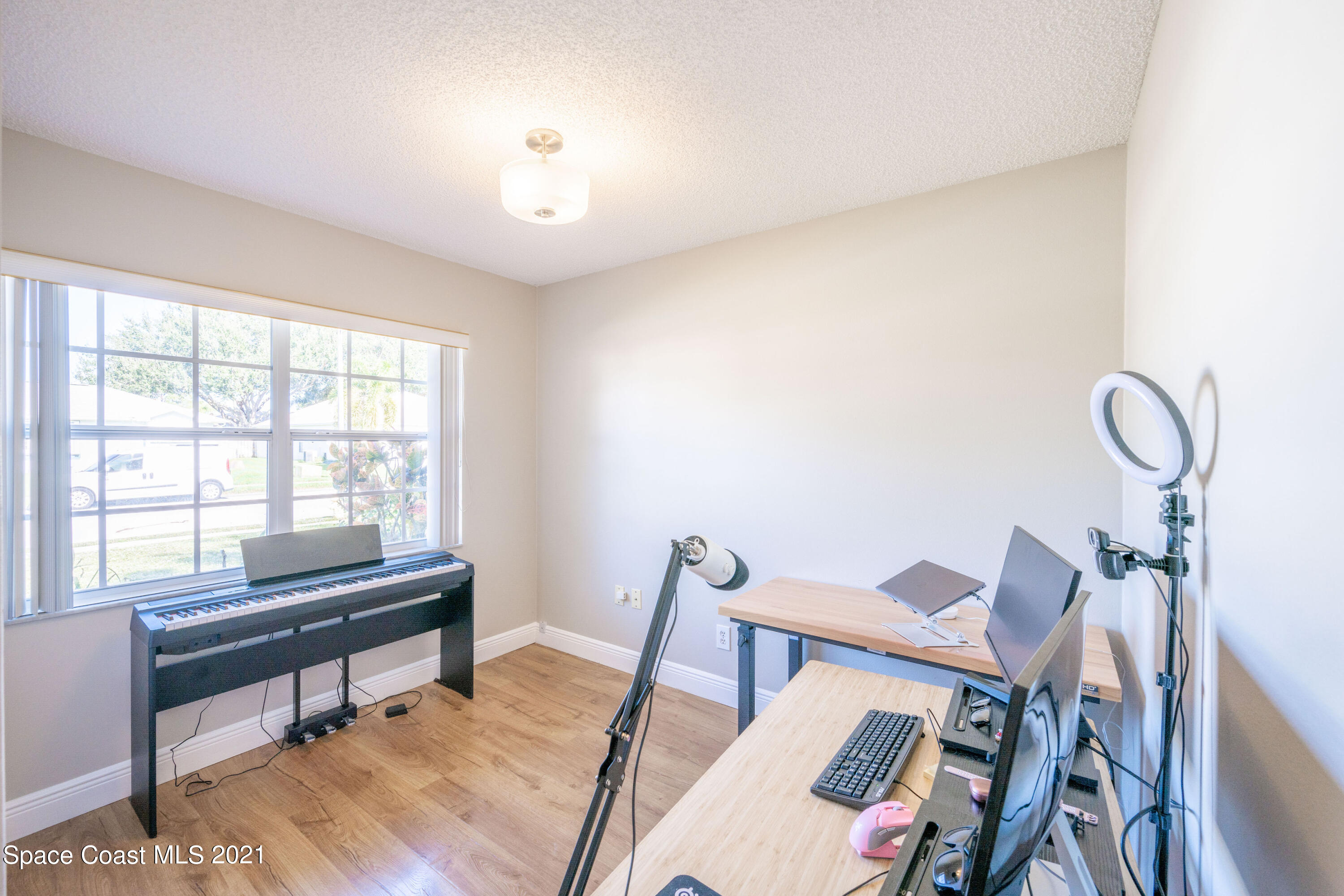 265 Oak Lake Road Melbourne, FL 32901 - Photo 11 of 25 a living room with furniture and a window