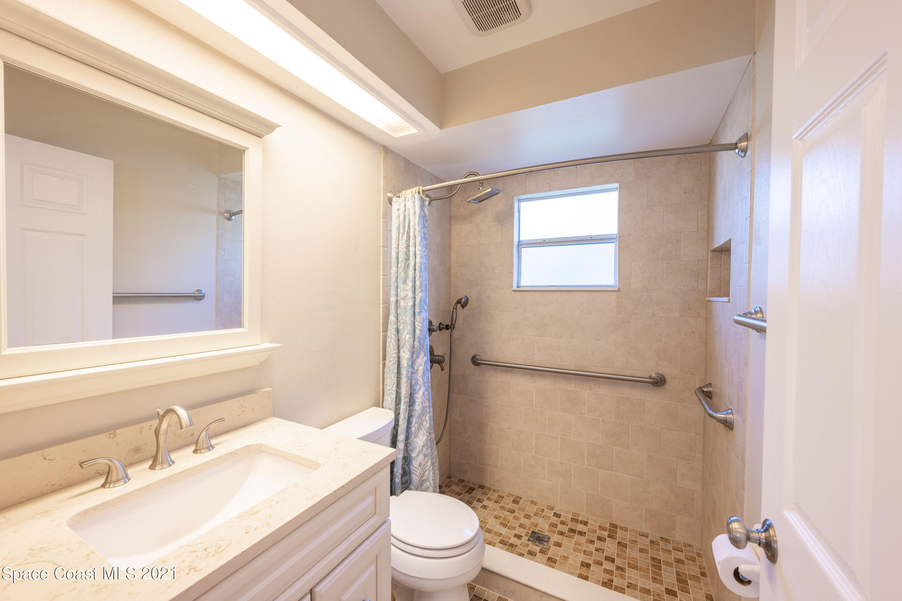 265 Oak Lake Road Melbourne, FL 32901 - Photo 12 of 25 a bathroom with a sink toilet tub and shower