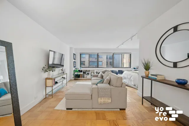 $739,000 | 16 West 16th Street, Unit 11NS | Flatiron