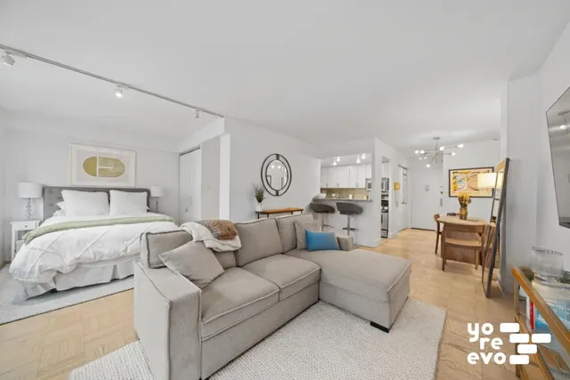 $739,000 | 16 West 16th Street, Unit 11NS | Flatiron