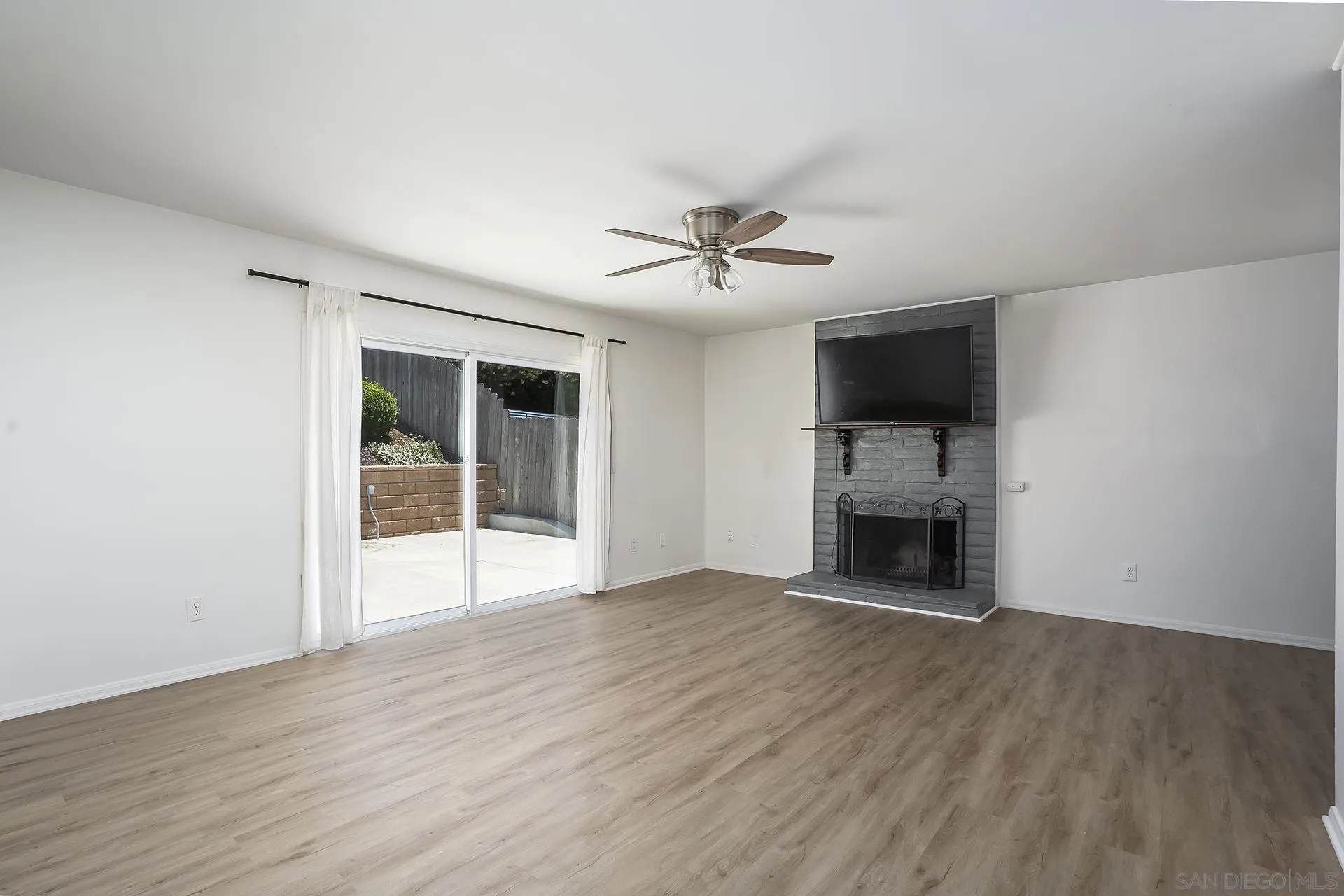 9767 Halberns Boulevard Santee, CA 92071 - Photo 10 of 53