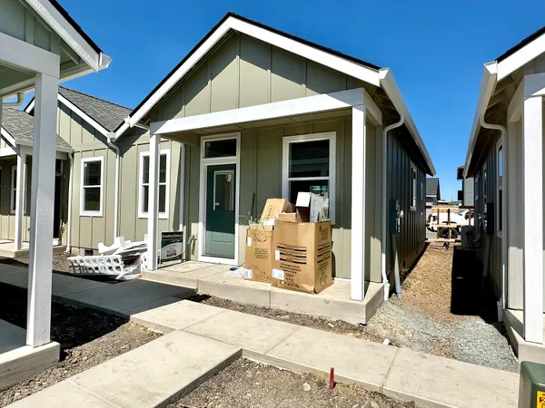 $299,900 | 198 Gangnes Drive, Talent, OR 97540