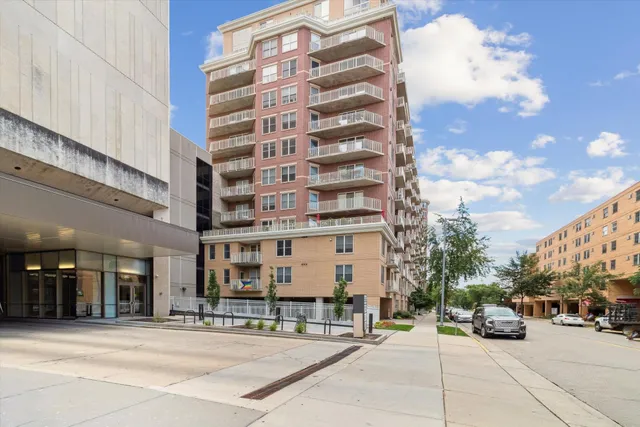 $365,000 | 333 West Mifflin Street, Unit 4090, Madison, WI 53703