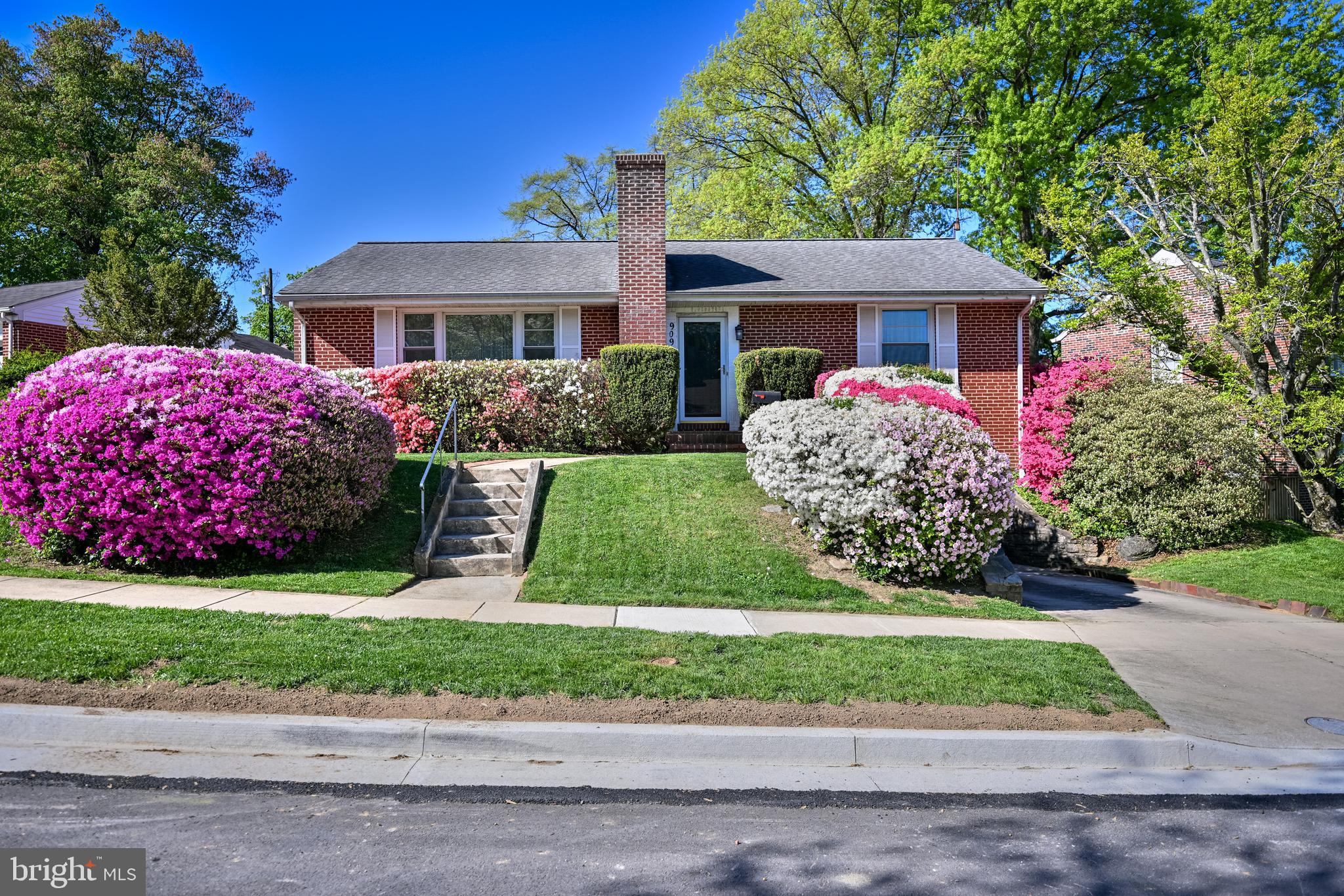 909 Weatherbee Road Towson, MD 21286 - Photo 1 of 51 a front view of house with yard and green space