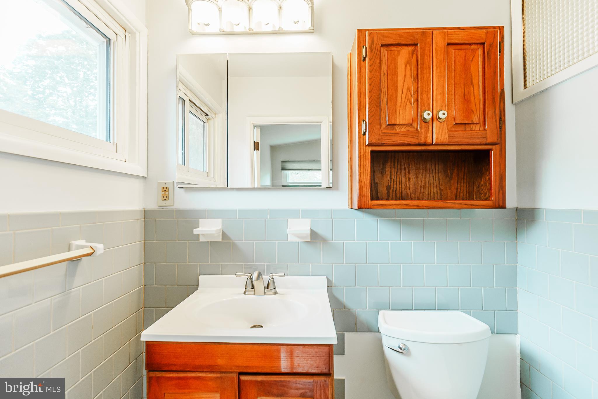 548 Paddock Road Ambler, PA 19002 - Photo 11 of 15 a bathroom with a toilet sink and mirror