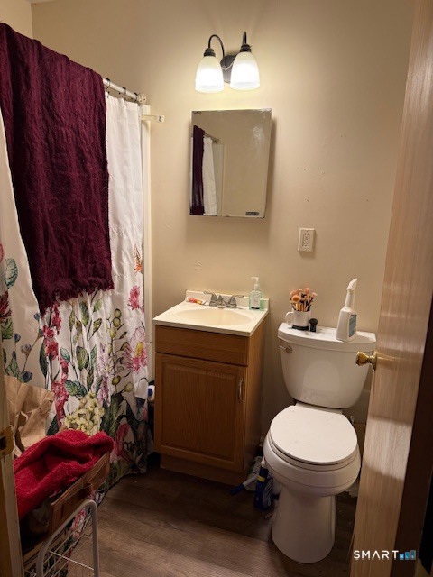86 Tracy Road Canterbury, CT 06331 - Photo 21 of 33 Hallway Full Bathroom