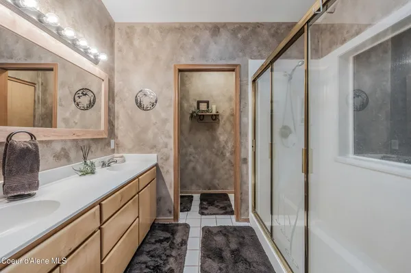$518,000 | 251 East Park Avenue, Harrison, ID 83833
