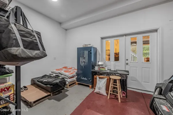 $518,000 | 251 East Park Avenue, Harrison, ID 83833