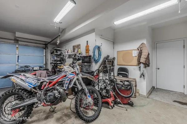 $518,000 | 251 East Park Avenue, Harrison, ID 83833