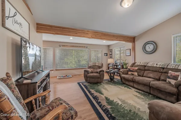 $518,000 | 251 East Park Avenue, Harrison, ID 83833
