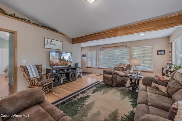 $518,000 | 251 East Park Avenue, Harrison, ID 83833