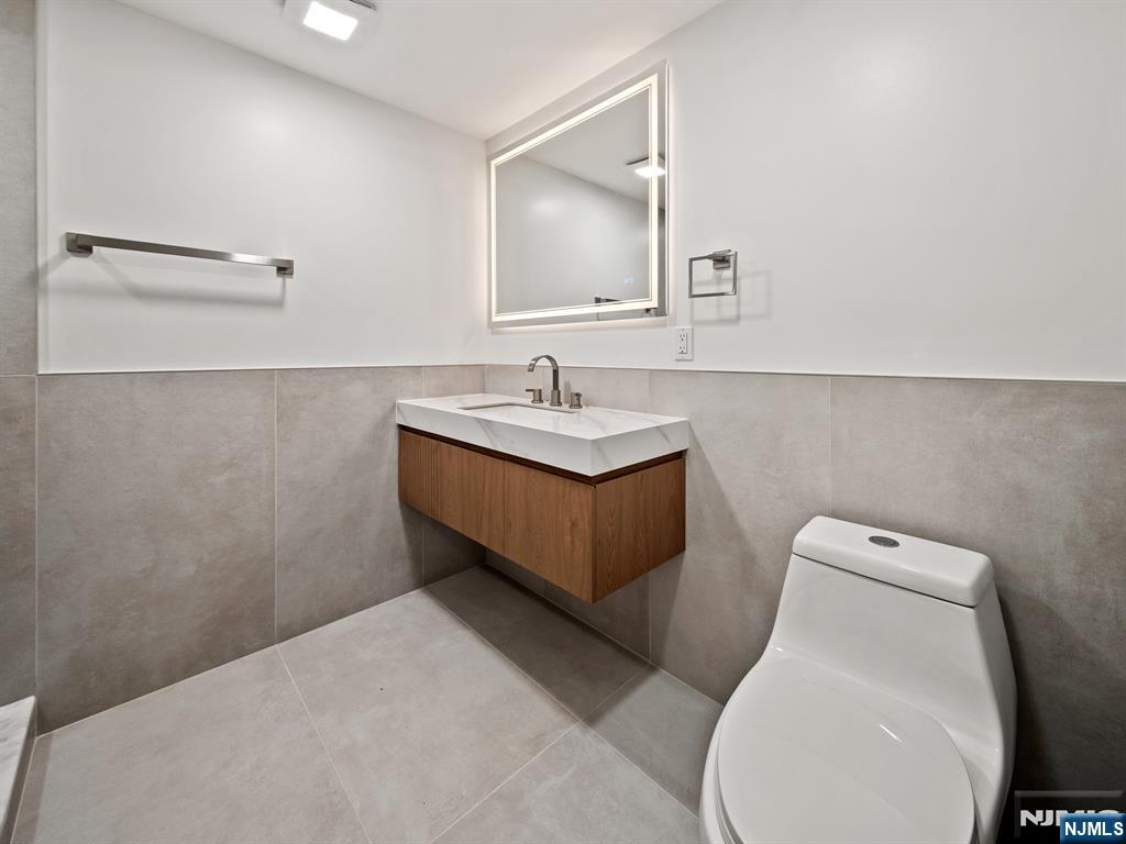 72 Fremont Avenue Park Ridge, NJ 07656 - Photo 25 of 35 Gallery Image 25