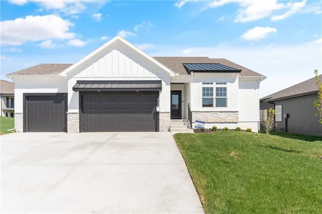 $535,000 | 4133 Northeast Dearborn Lane, Lee's Summit, MO 64064