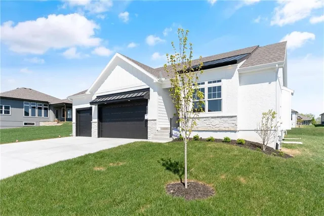 $535,000 | 4133 Northeast Dearborn Lane, Lee's Summit, MO 64064