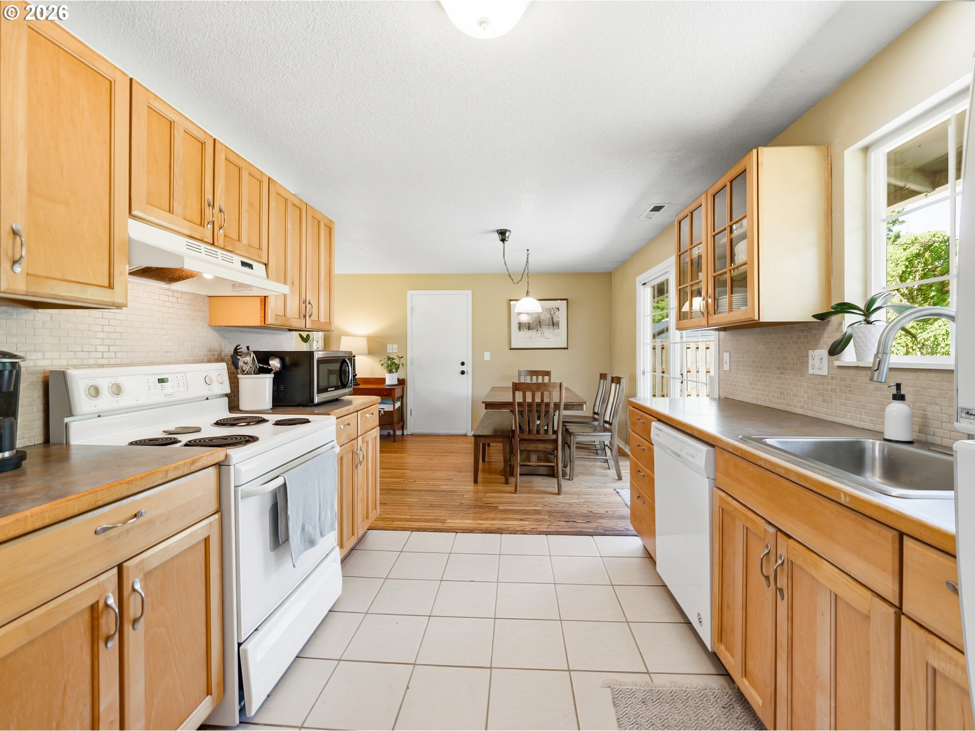 13467 Southwest Devonshire Drive Beaverton, OR 97005 - Photo 11 of 37 Kitchen