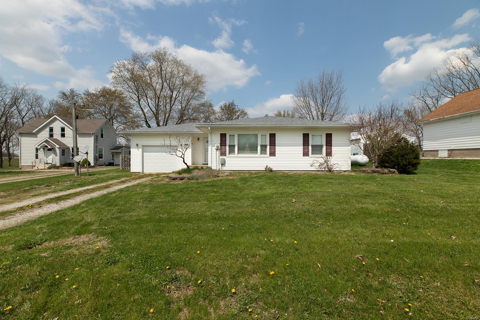 7215 Renken Road Dorsey, IL 62021 - Photo 1 of 24