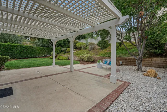 a view of a house with backyard and porch