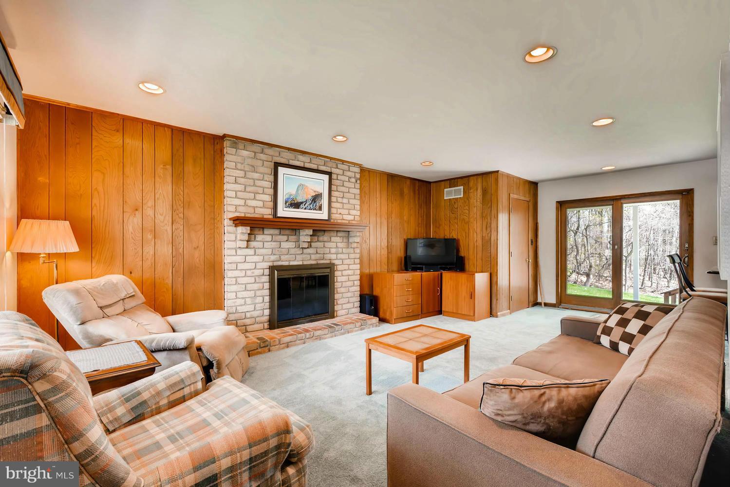 10815 Sandringham Road Cockeysville, MD 21030 - Photo 13 of 30 Family Room