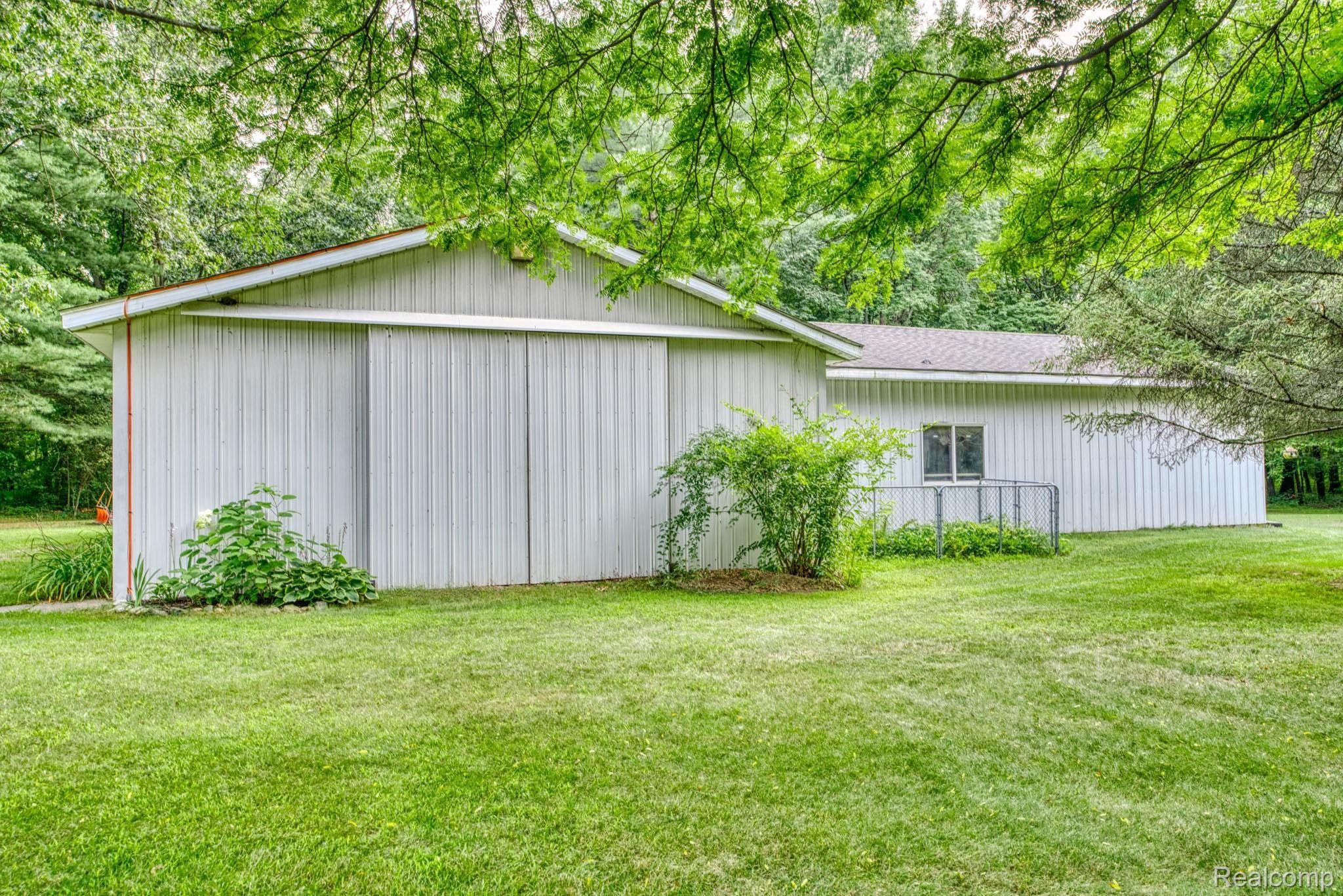 2570 South Gregory Road Fowlerville, MI 48836 - Photo 31 of 37 DSC06571_12.jpg