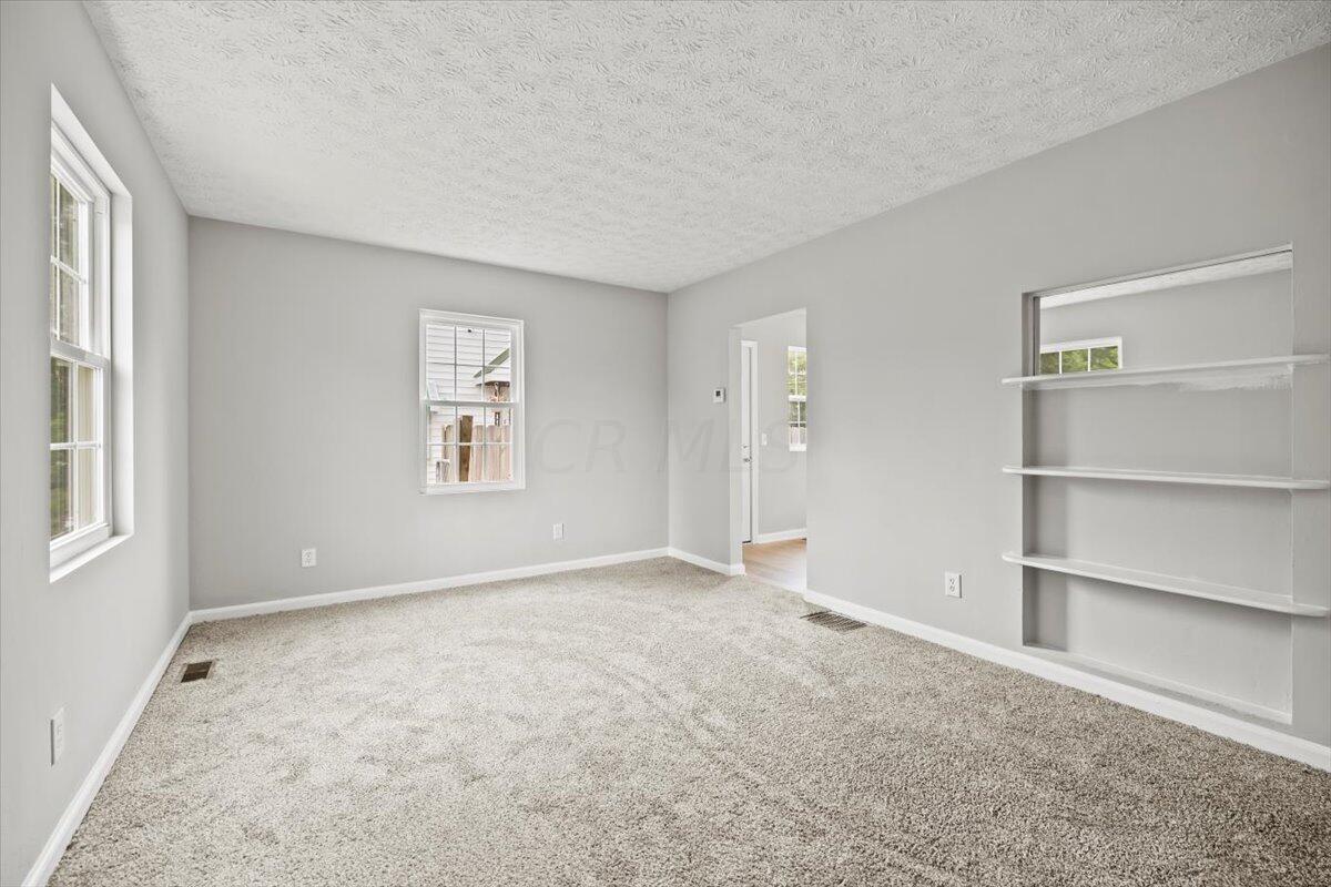 2818 Audubon Road Columbus, OH 43211 - Photo 6 of 19 livingrm2
