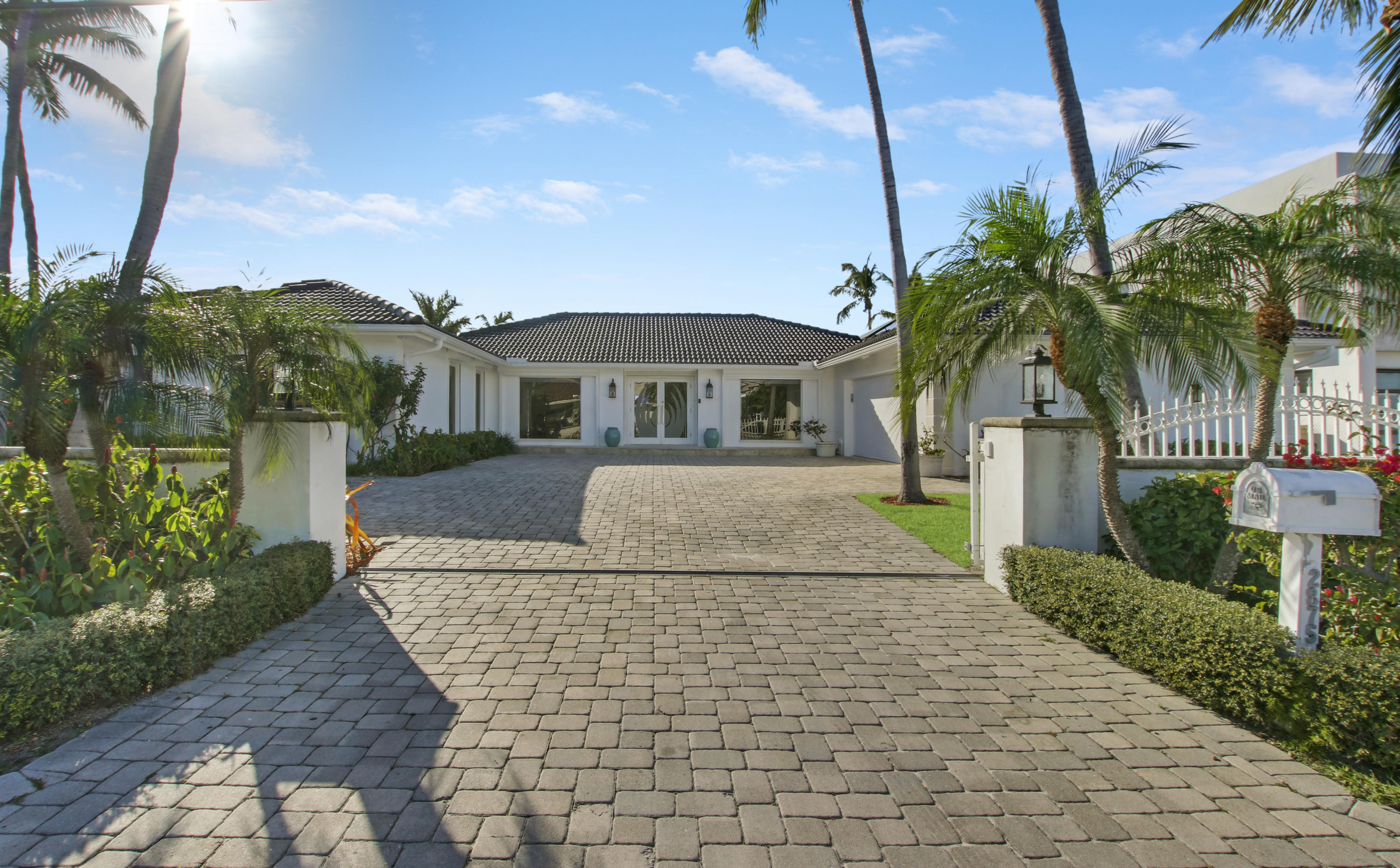 2875 Spanish River Road Boca Raton, FL 33432 - Photo 3 of 51 House-27