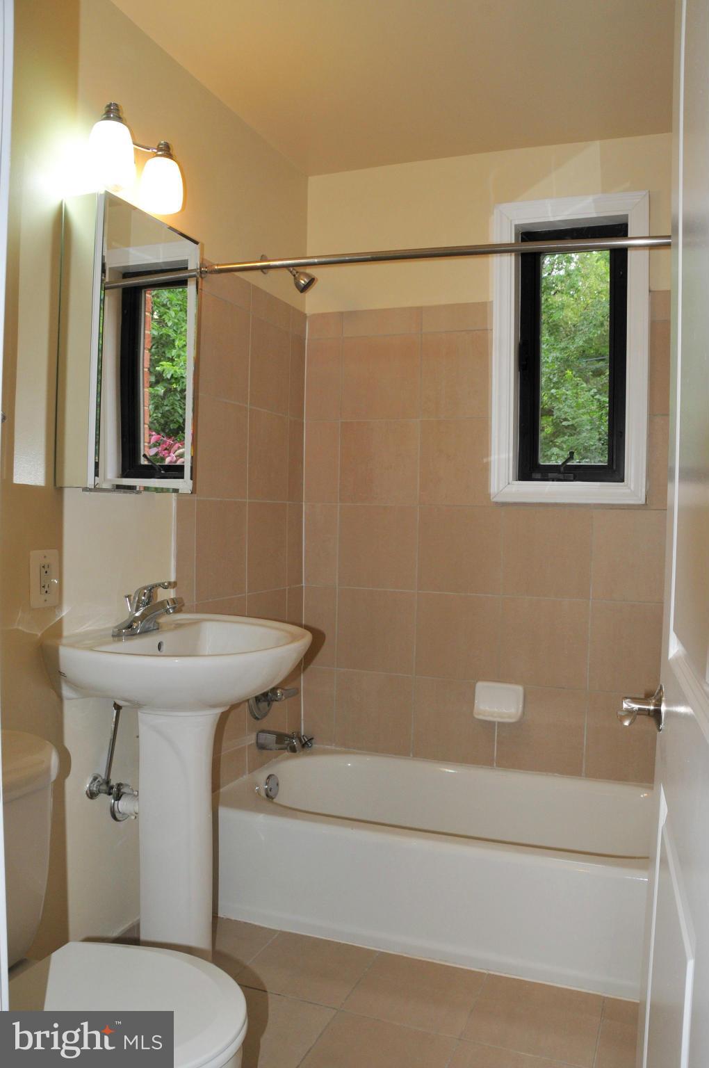 2725 39th Street Northwest, Unit 504 Washington, DC 20007 - Photo 12 of 18 Hall Full Bath