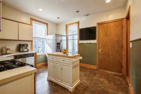 $2,300 | 3400 North Keeler Avenue, Unit 2, Chicago, IL 60641