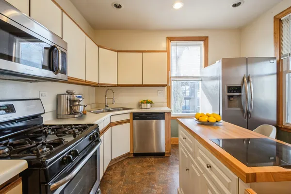 $2,300 | 3400 North Keeler Avenue, Unit 2, Chicago, IL 60641