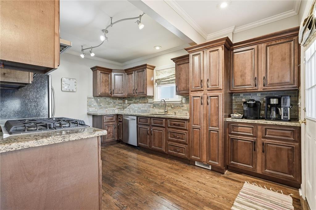 200 West 68th Terrace Kansas City, MO 64113 - Photo 12 of 37