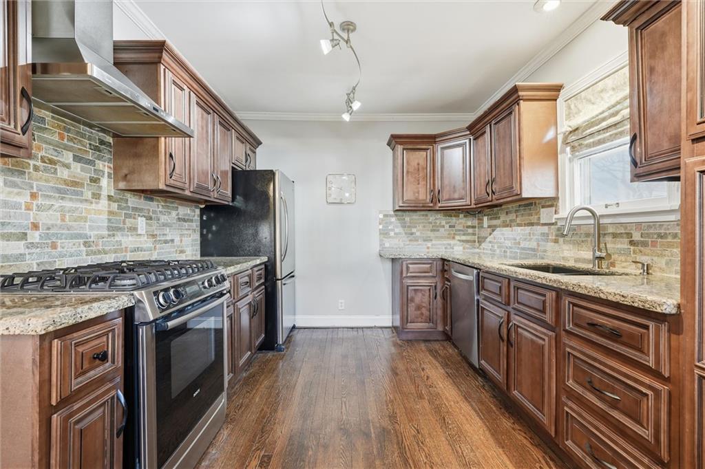 200 West 68th Terrace Kansas City, MO 64113 - Photo 13 of 37