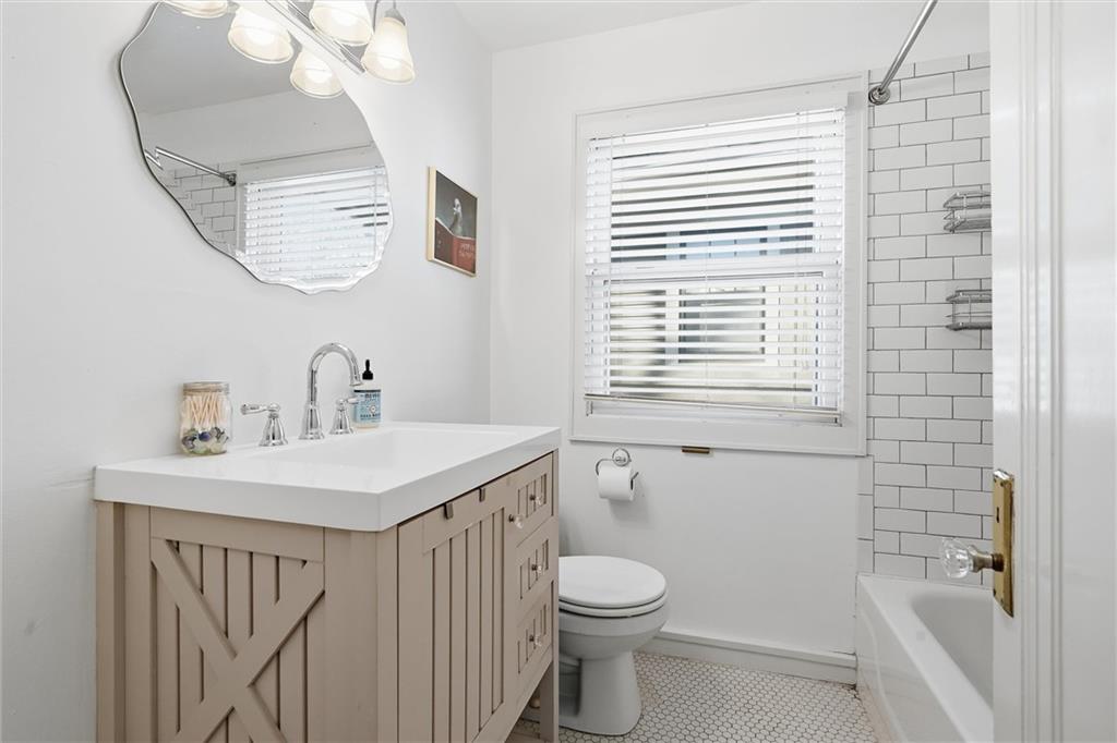 200 West 68th Terrace Kansas City, MO 64113 - Photo 28 of 37