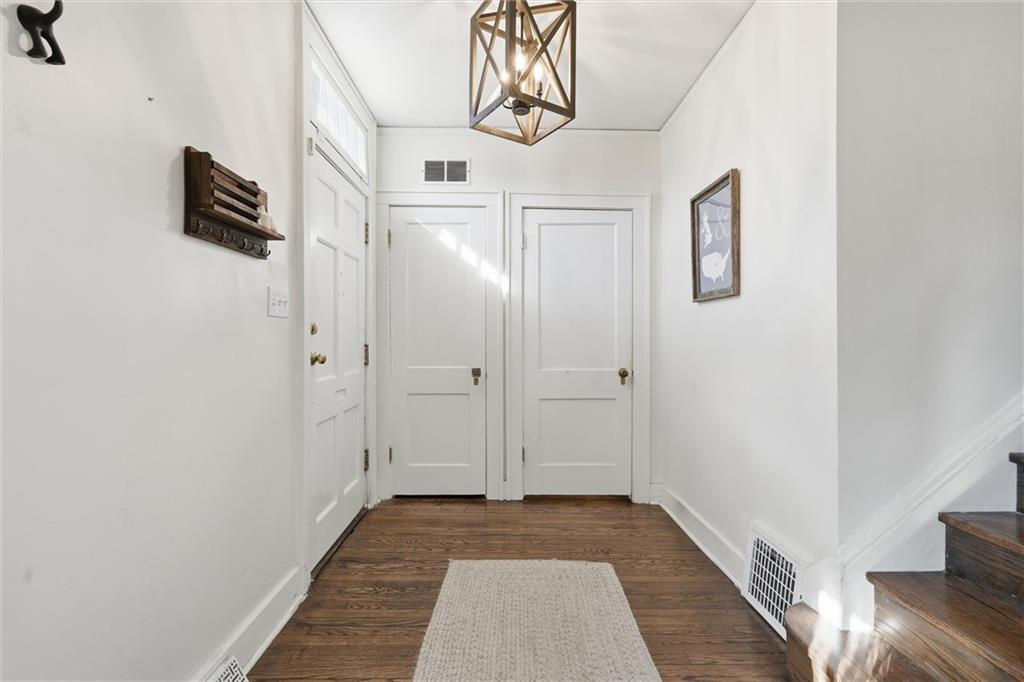 200 West 68th Terrace Kansas City, MO 64113 - Photo 4 of 37