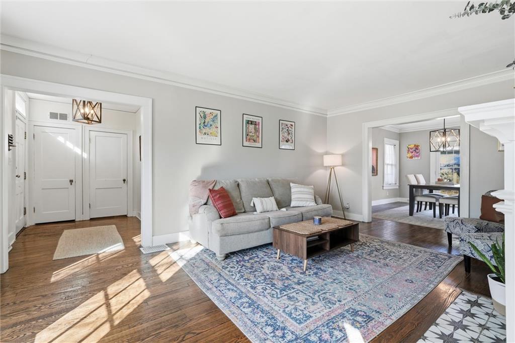 200 West 68th Terrace Kansas City, MO 64113 - Photo 8 of 37