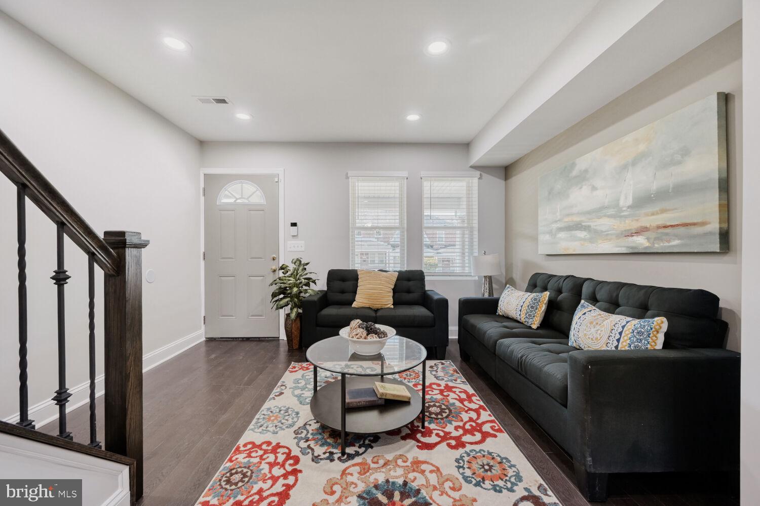 4003 Woodridge Road Baltimore, MD 21229 - Photo 3 of 22